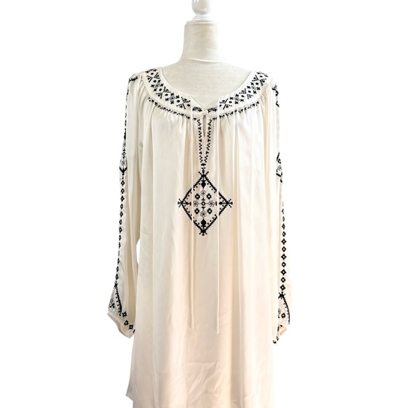 Lane Bryant Dresses & Skirts - Lane Bryant White and Black Embroidered Tunic Dress Size 18/20